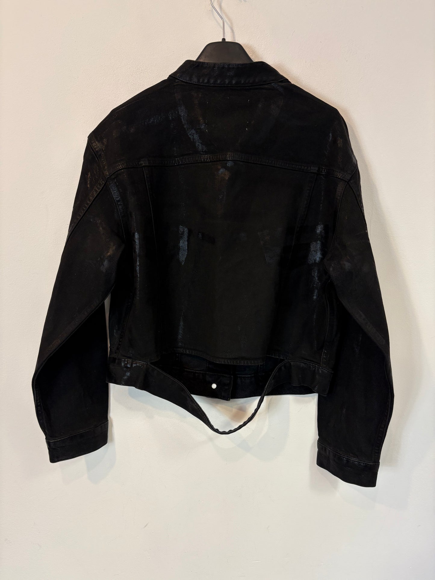 ZARA x KAIA GERBER. Cazadora negra textura