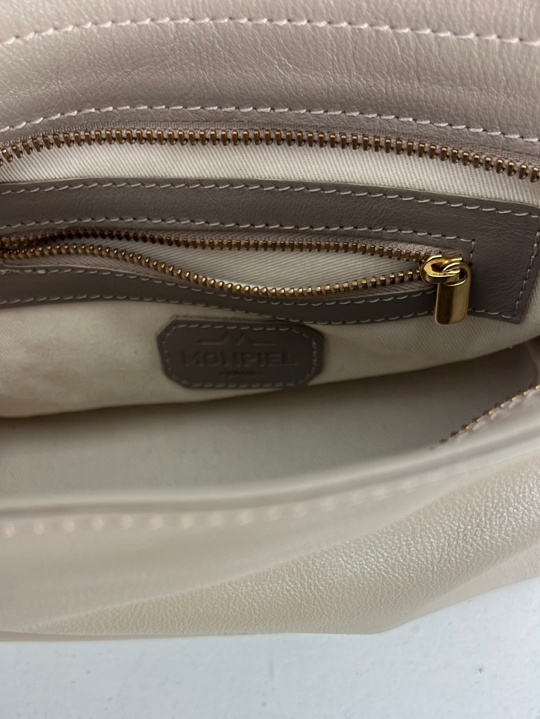 MONPIEL. Bolso piel color topo