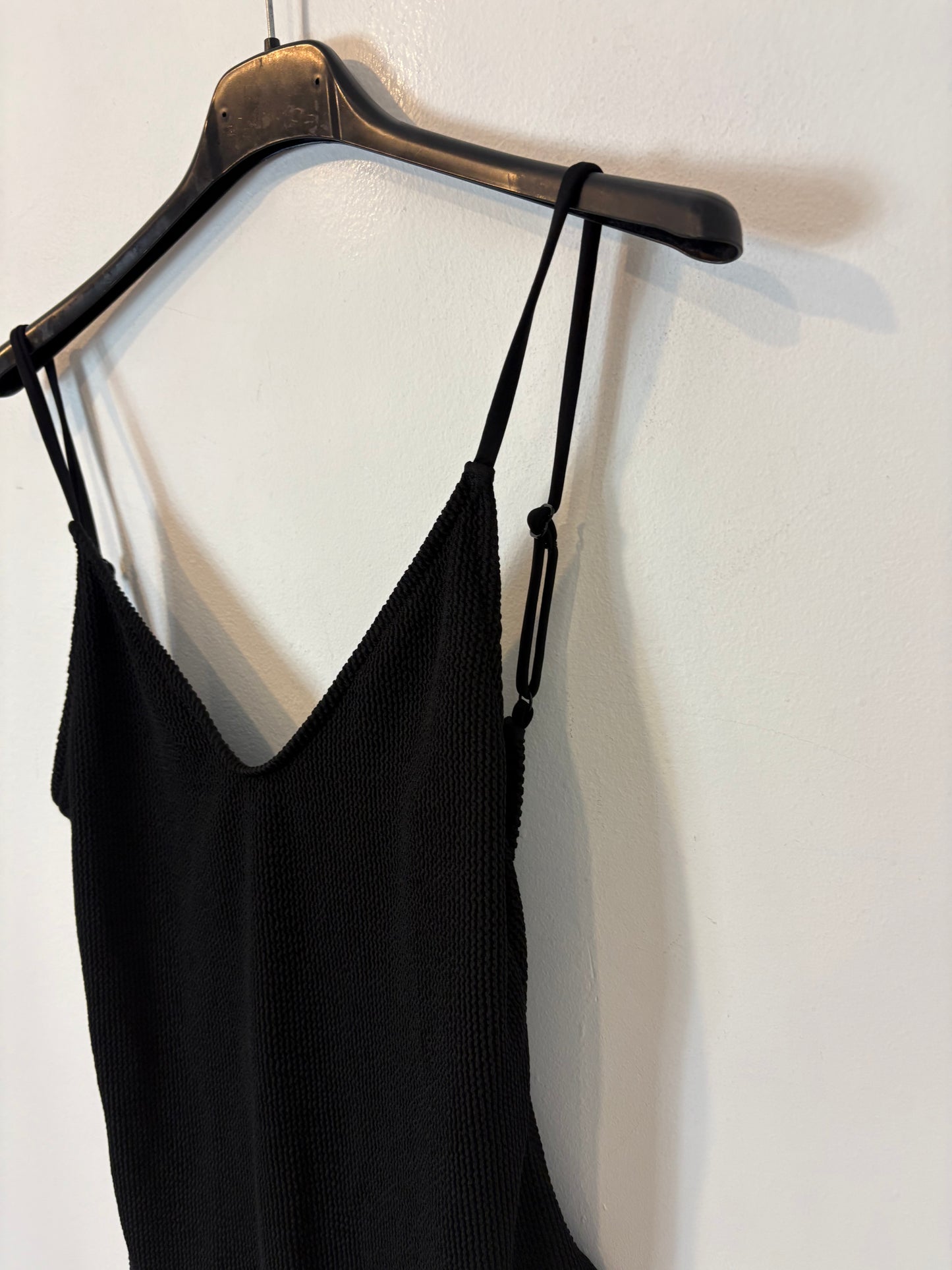 MANGO. Bañador negro textura. T S