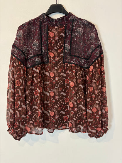 ZARA. Blusa textura tonos burdeos