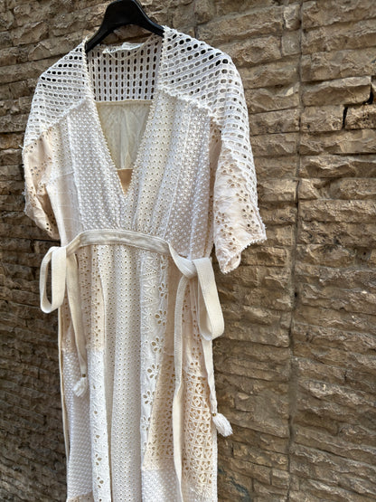 ZARA STUDIO. Vestido midi troquelado bolsillos