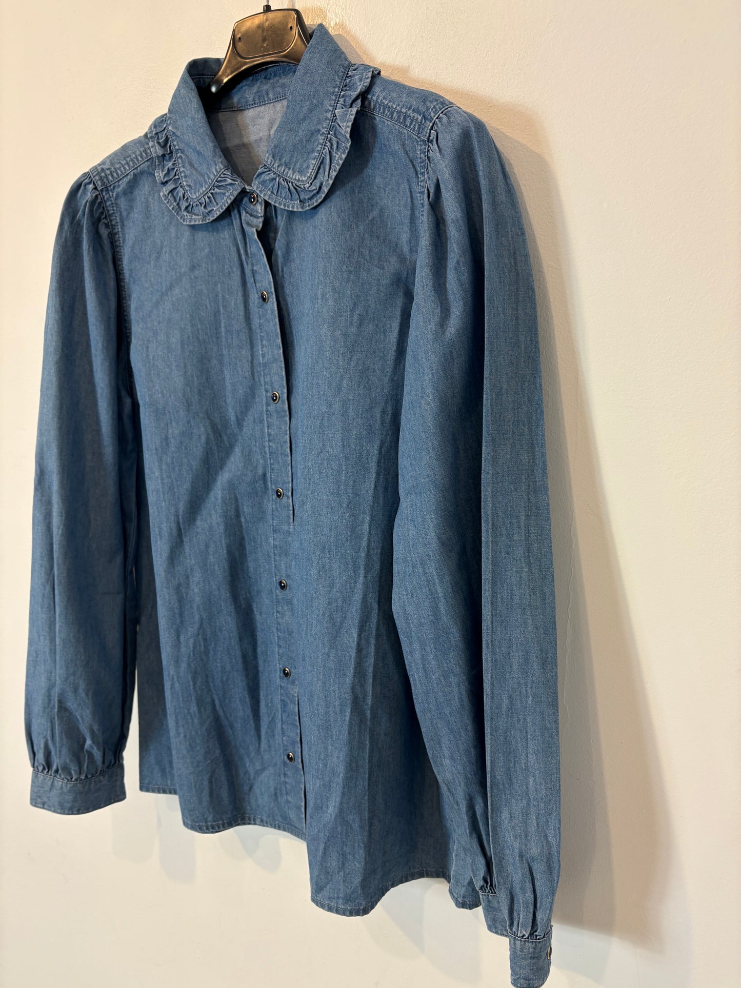 CORTEFIEL. Camisa denim ligera