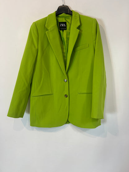 ZARA. Total look blazer y pantalón verde. T XS/S