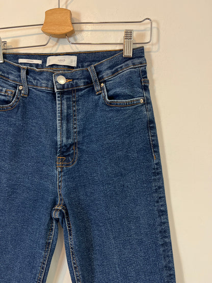 MANGO. Pantalón denim acampanado T.38