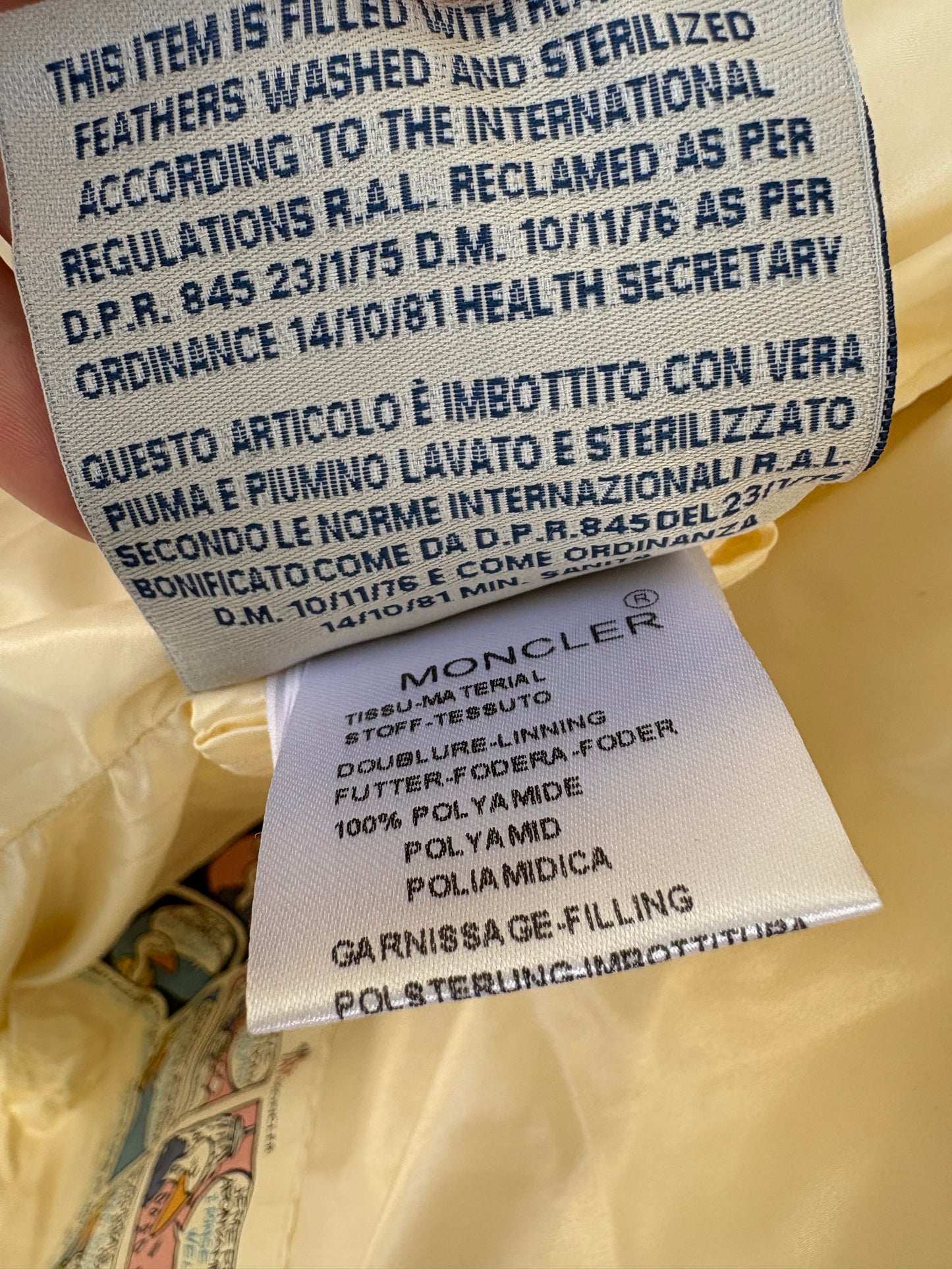 MONCLER. Chaleco ligero beige claro . T 2 (S/M)