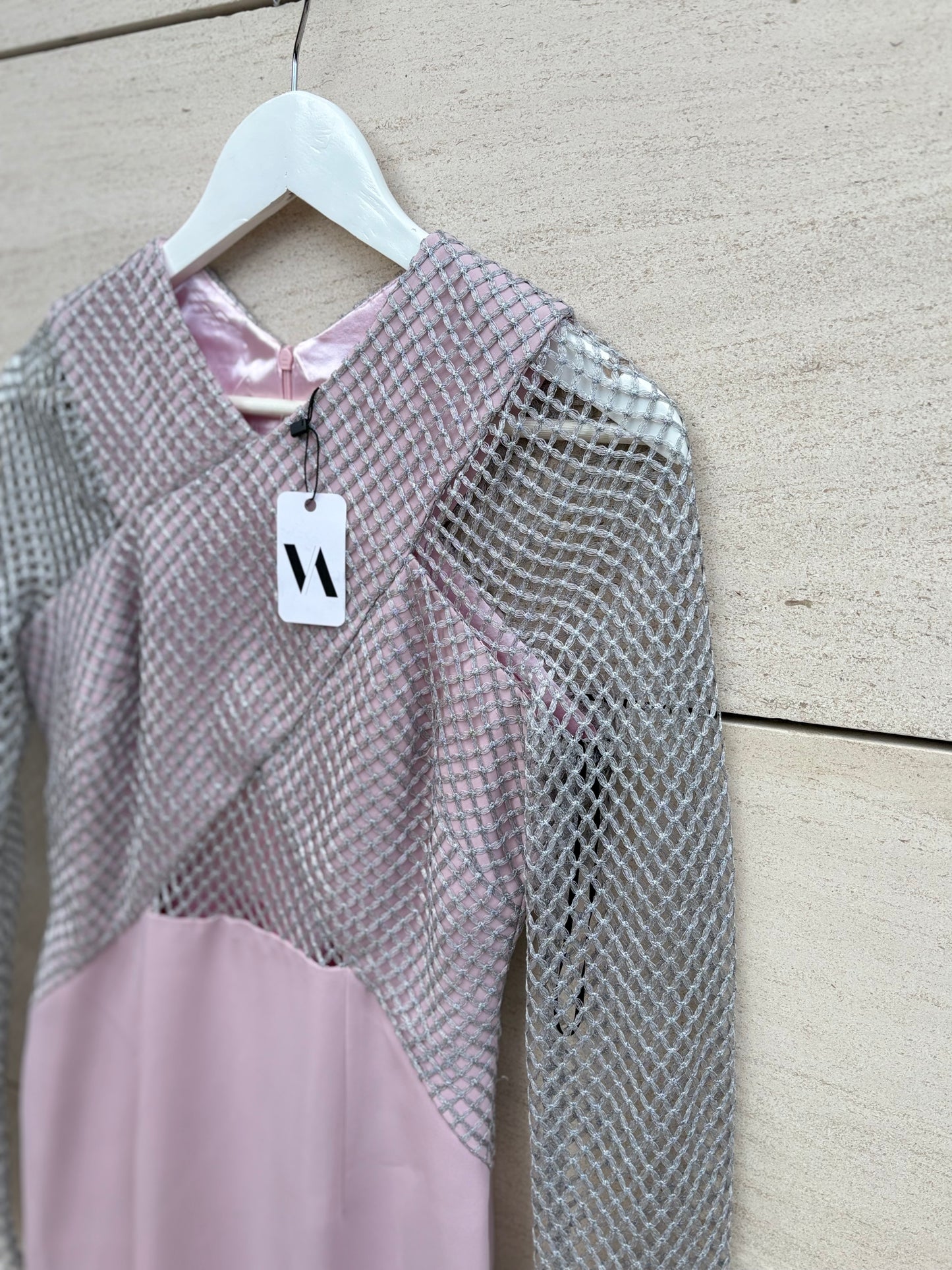 VICTORIA COLECCIÓN. Vestido rosa empolvado y gris