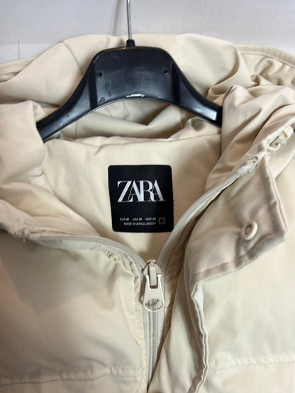 ZARA. Plumas sin mangas beige. T M
