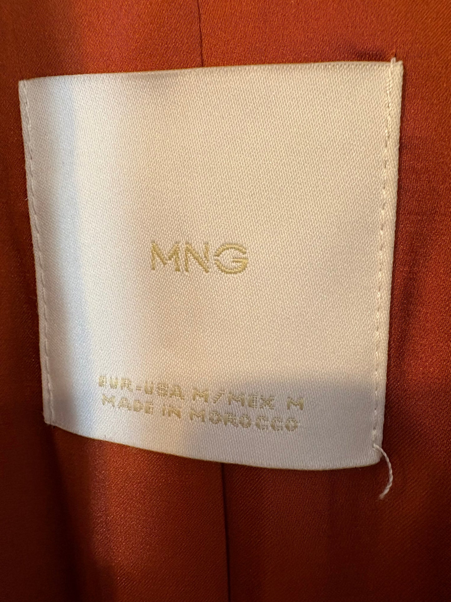 MANGO. Total look satinado caldera