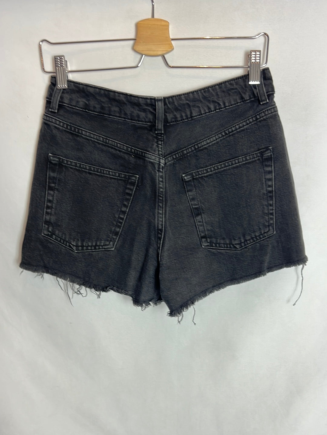 TOPSHOP. Denim corto rotos negro . T38