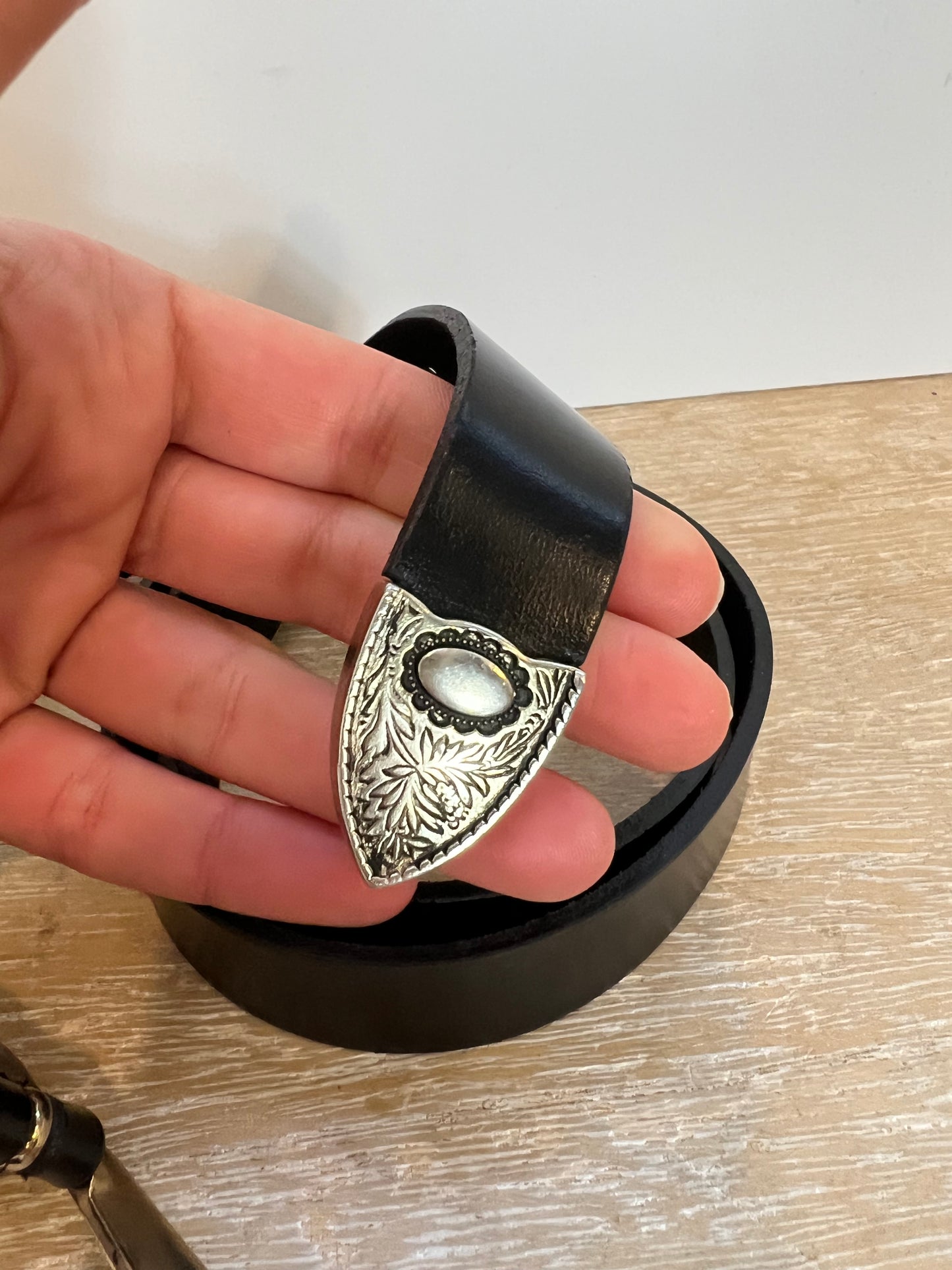 ZARA. Cinturón piel hebilla dorada. T 85