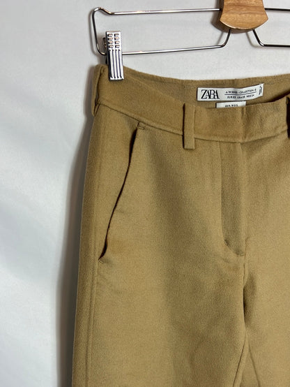 ZARA. Pantalón beige lana