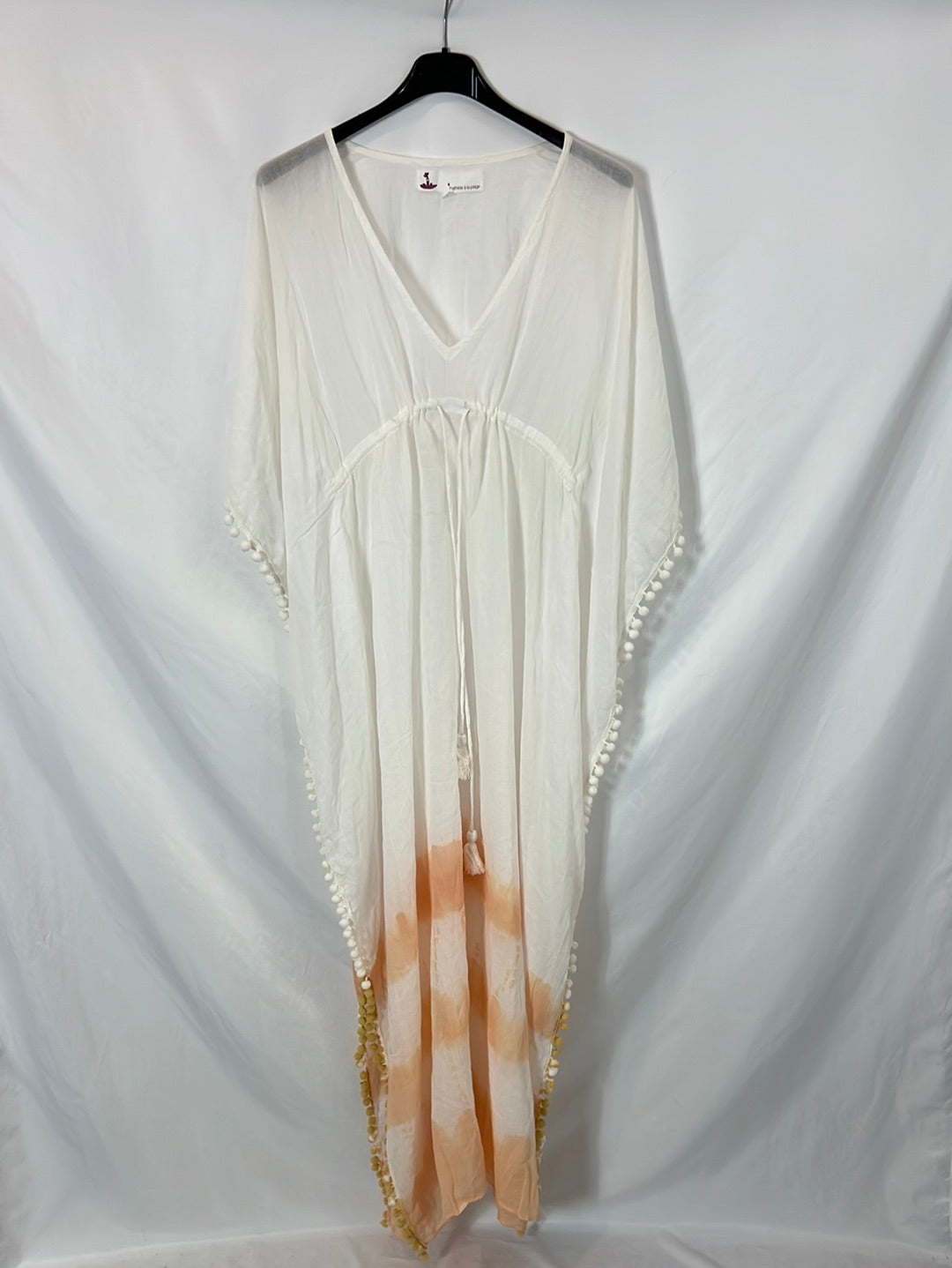 MATHILDE Á LA PLAGE. Caftán blanco detalles tie dye. T S