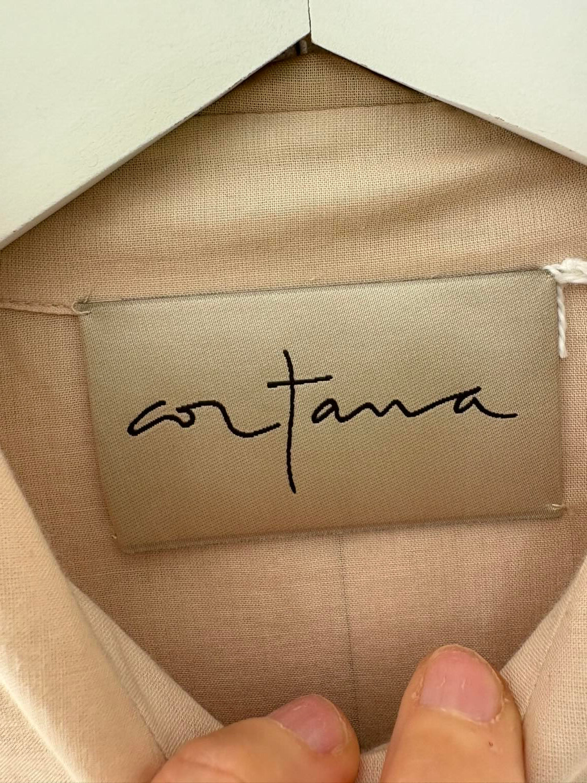 CORTANA. Camisa beige algodón ligero
