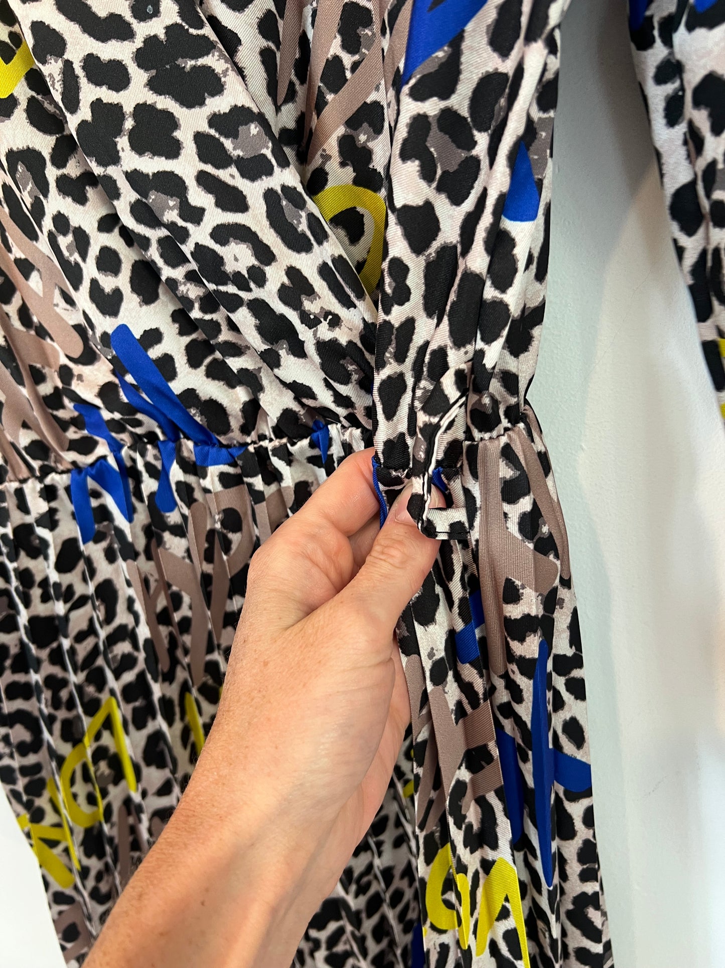 OTRAS. Vestido largo plisado animal print TU(S)