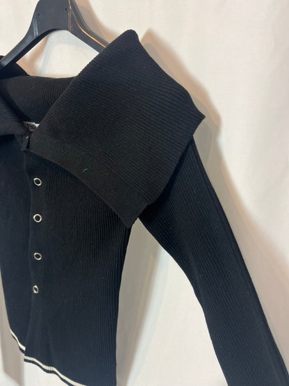 ZARA. Top canalé negro abotonado. T S