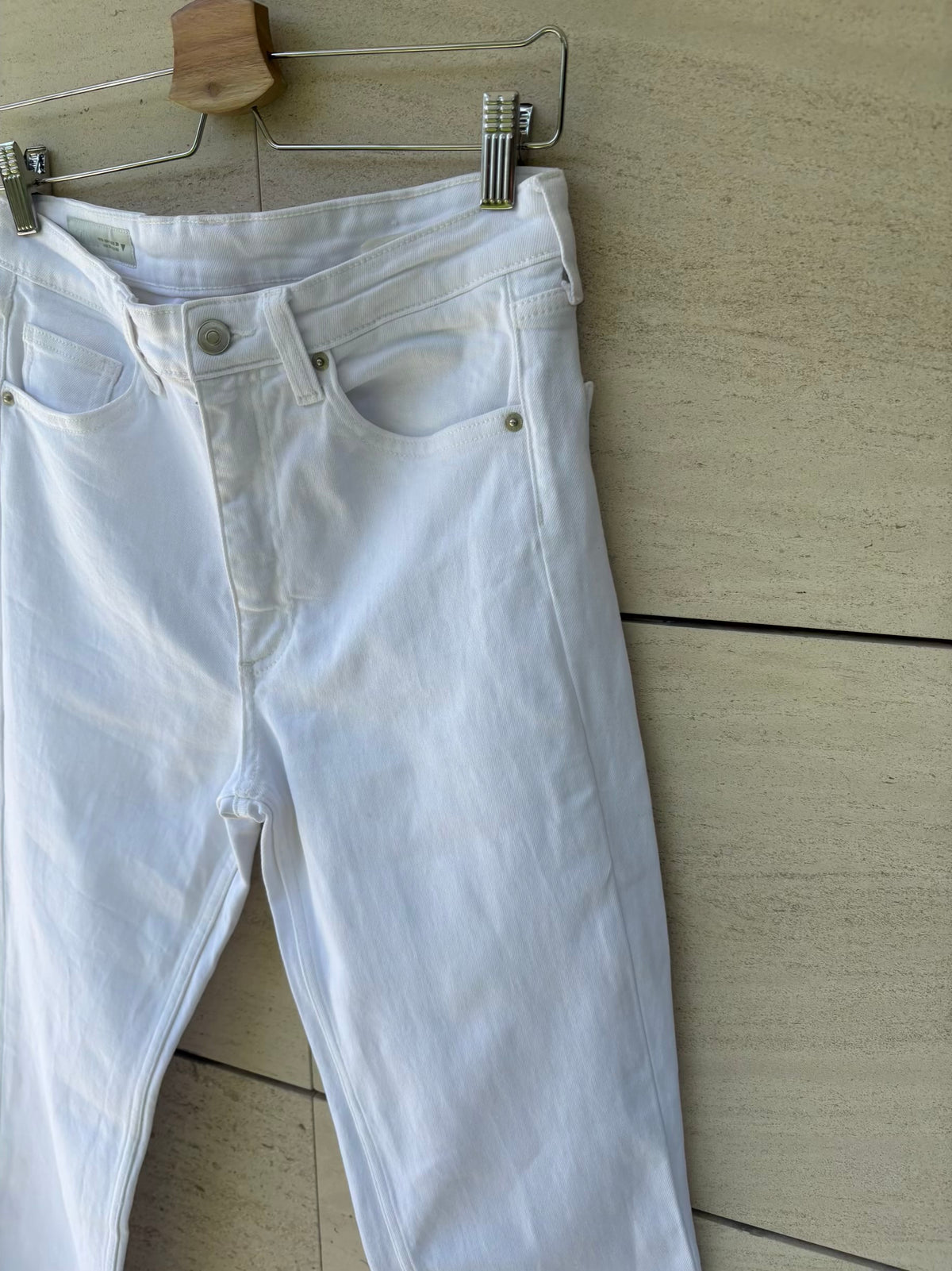 ZARA. Denim blanco semi elástico
