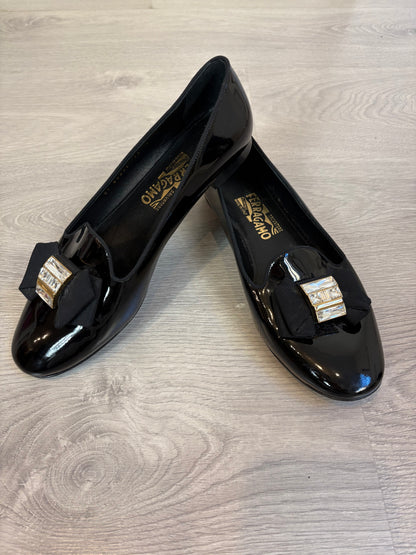 SALVATORE FERRAGAMO. Mocasines charol lazo