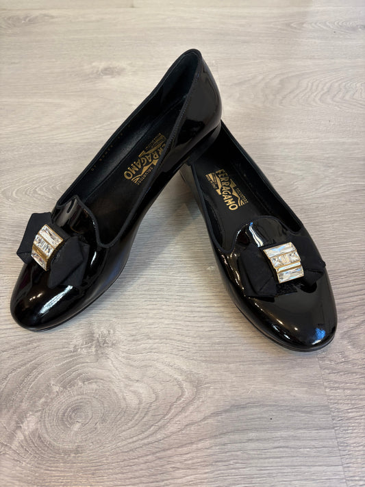 SALVATORE FERRAGAMO. Mocasines charol lazo