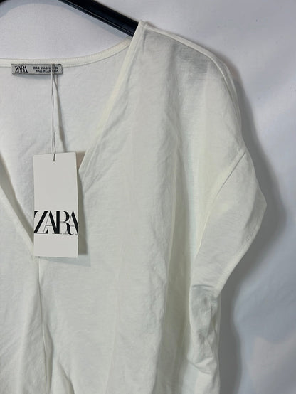 ZARA. Off-white knotted top. TS