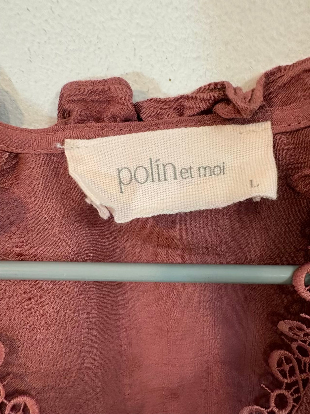 POLÍN ET MOI. Blusa fluida rosa oscuro detalles