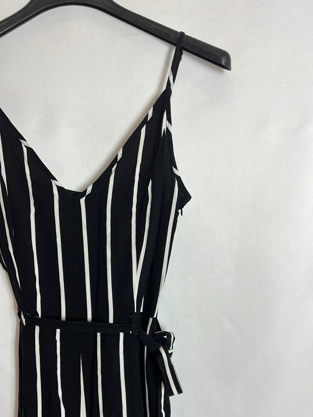 FOREVER 21. Mono largo negro rayas blancas. T M