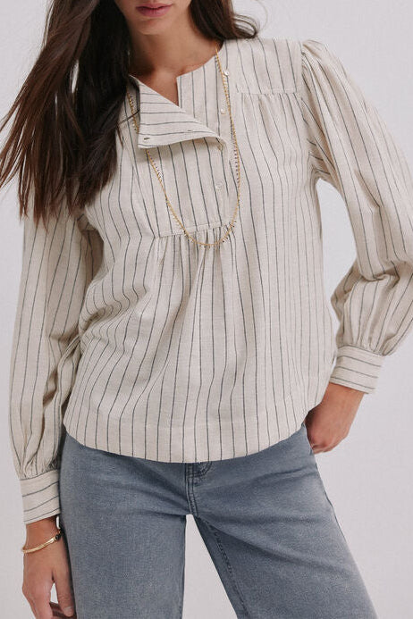 INTROPIA. Blusa beige rayas con lino