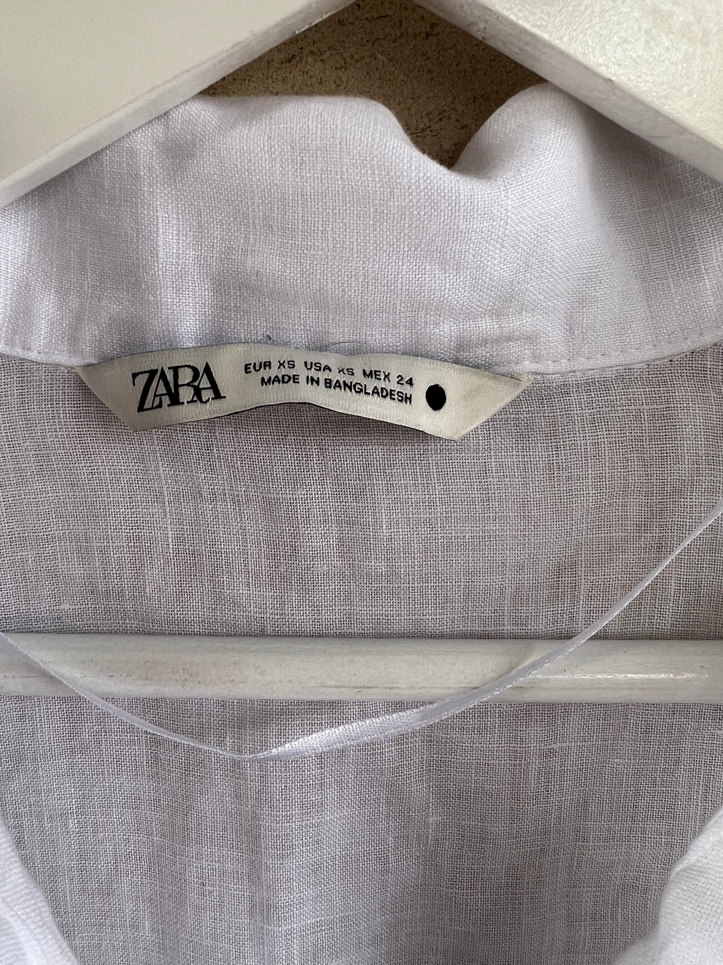 ZARA. Flowy white blouse T.xs