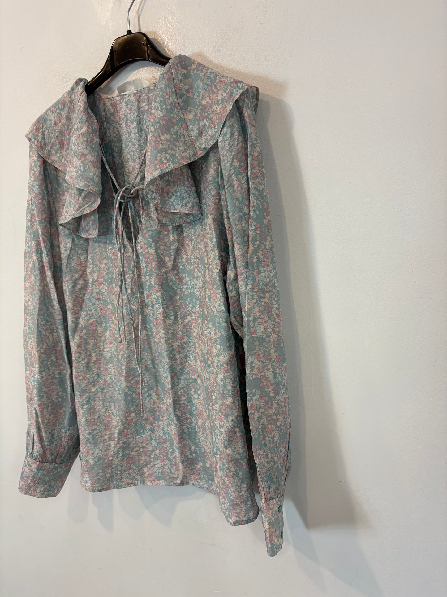 H&M. Camisa azul estampada