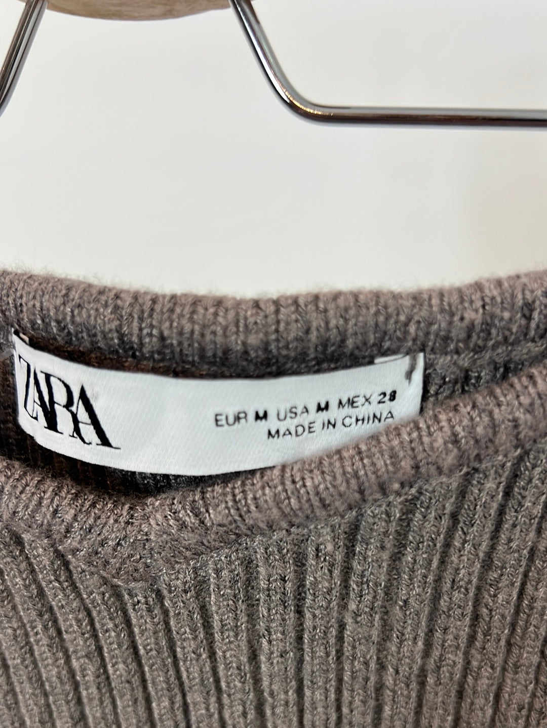 ZARA. Gray ribbed strapless top. TS