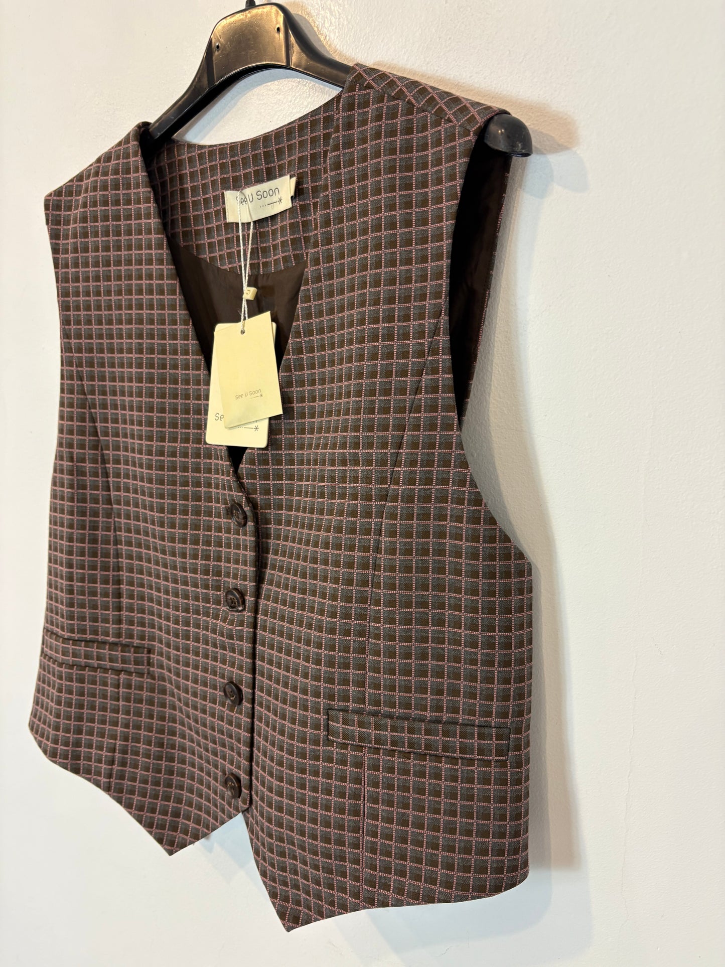 SEE U SOON. Conjunto pantalón y chaleco cuadros