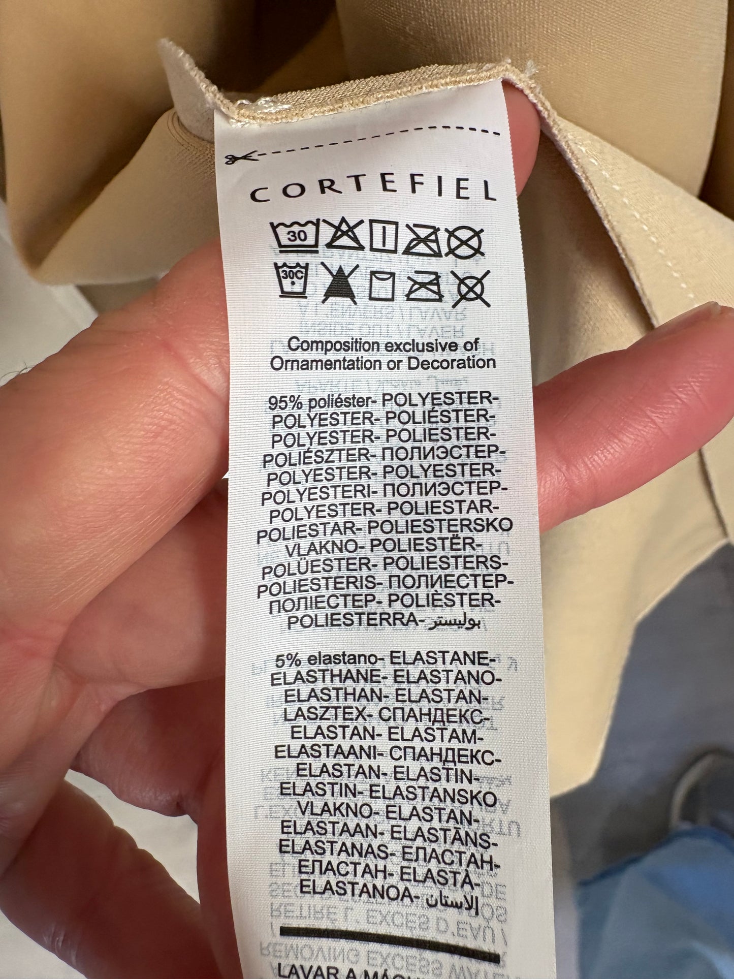 CORTEFIEL. Chaleco beige textura