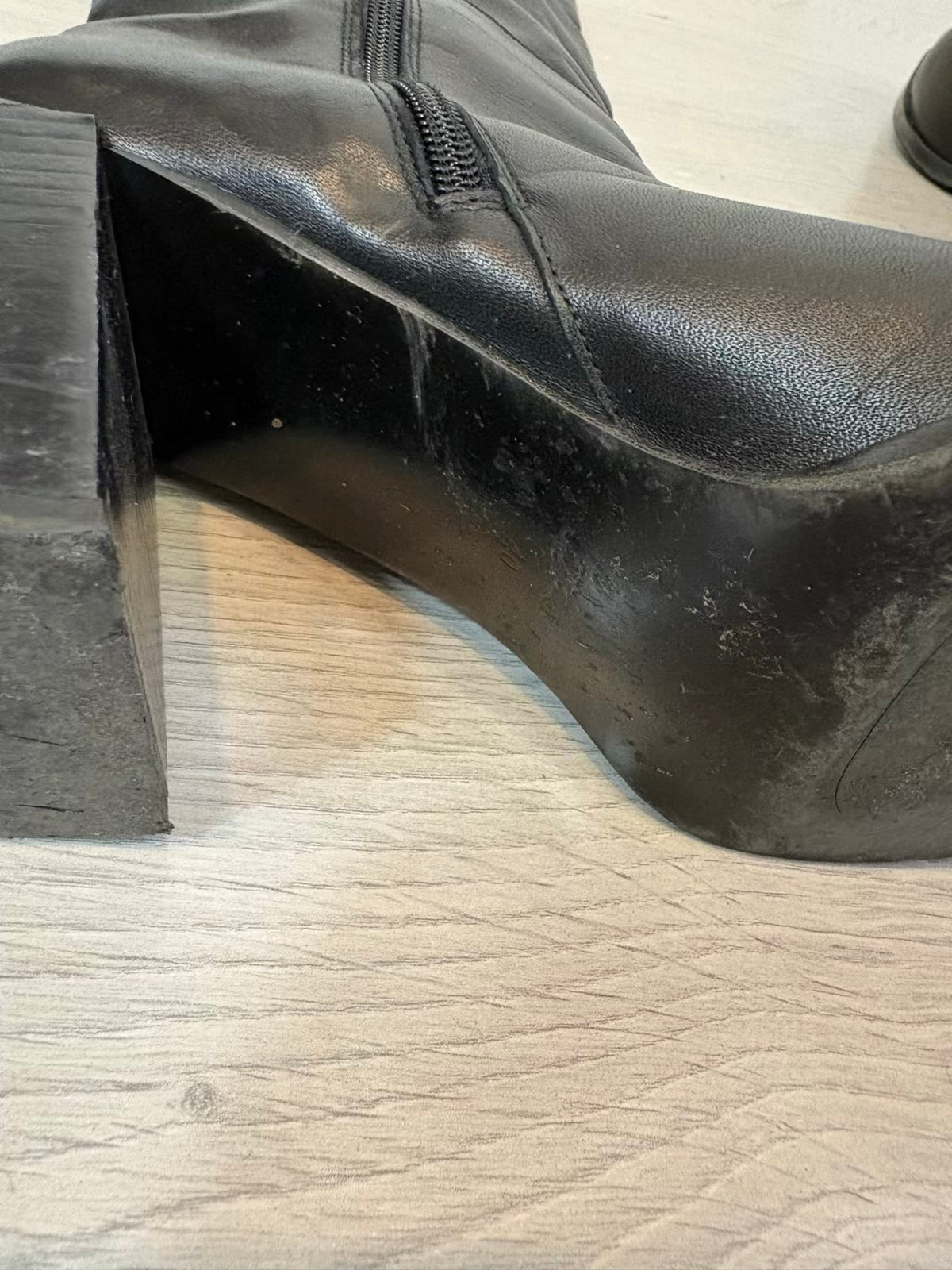 CASTAÑER. Botas altas negras piel. T 40