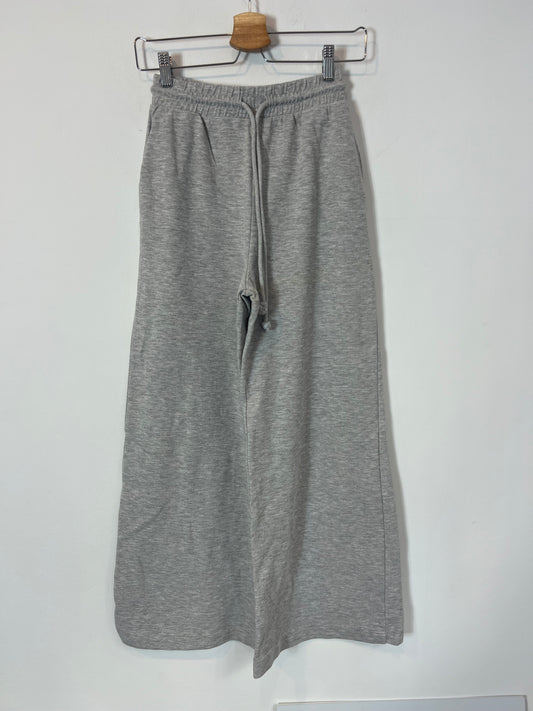ZARA. Pantalón gris felpa. T S