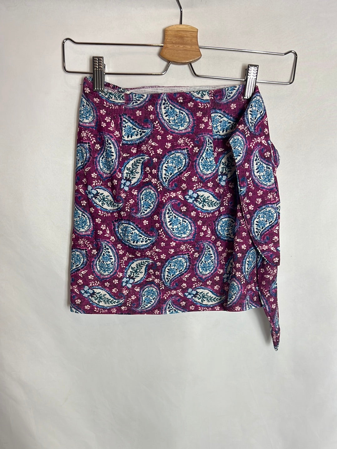 PULL&BEAR . Falda corta cruzada amebas. TXS