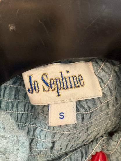 JO SEPHINE. Blusa azul fluida detalle cuello 💕