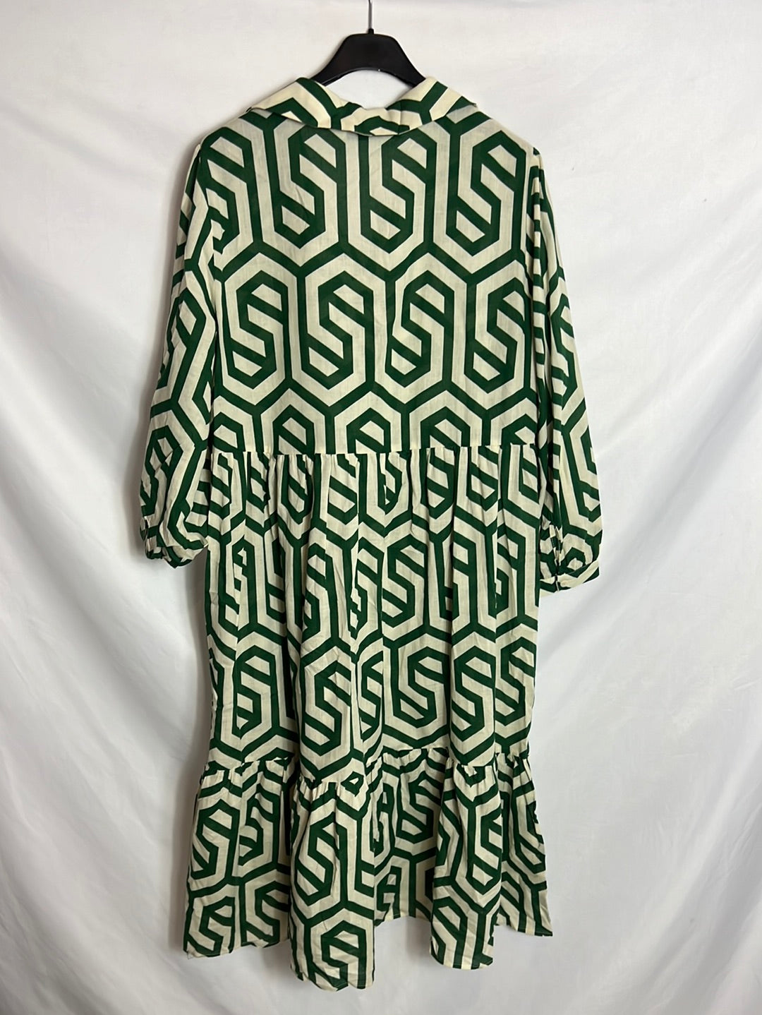 ZARA. Vestido beige y verde estampado.T M