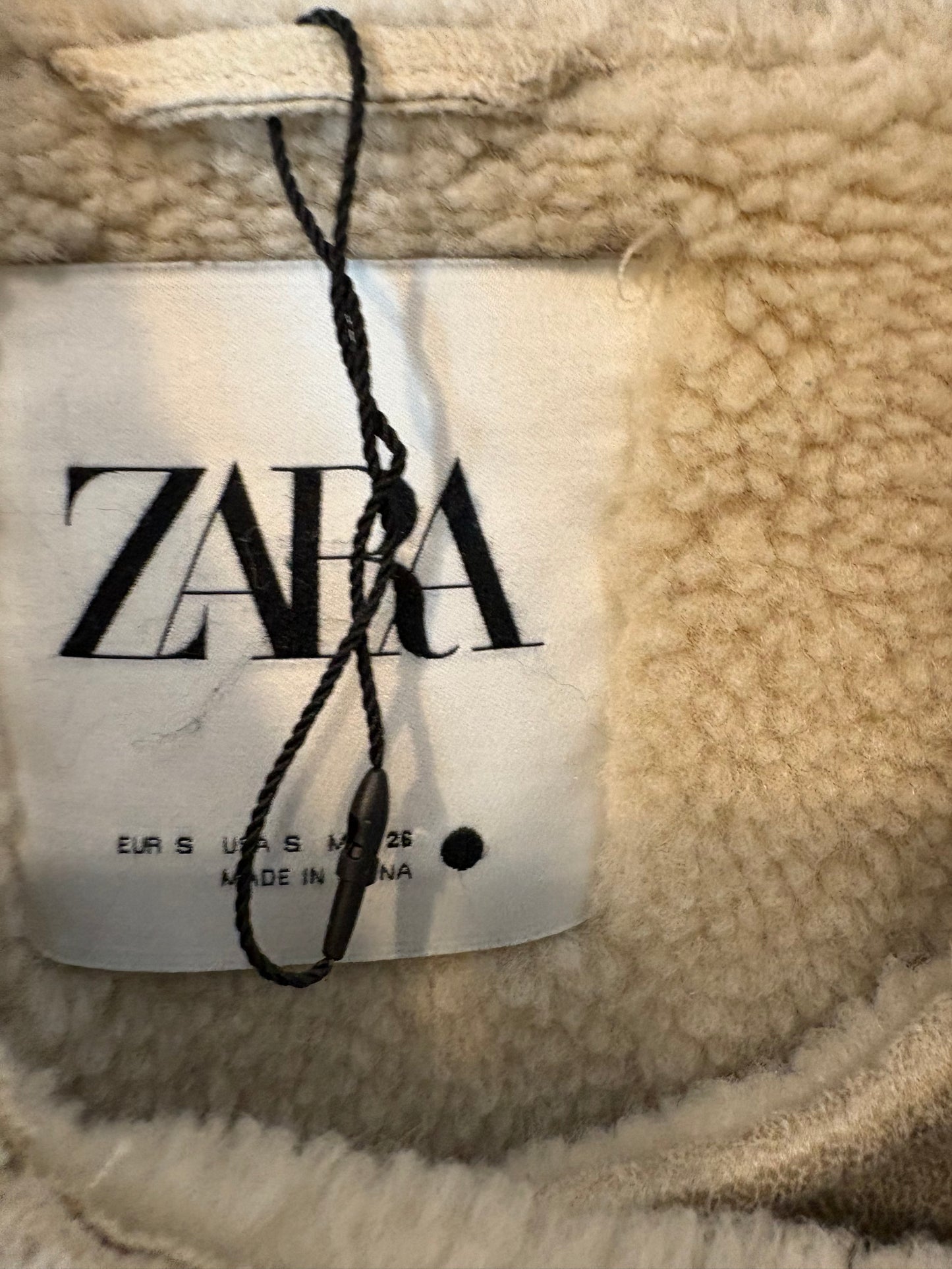 ZARA. Abrigo dobla faz beige