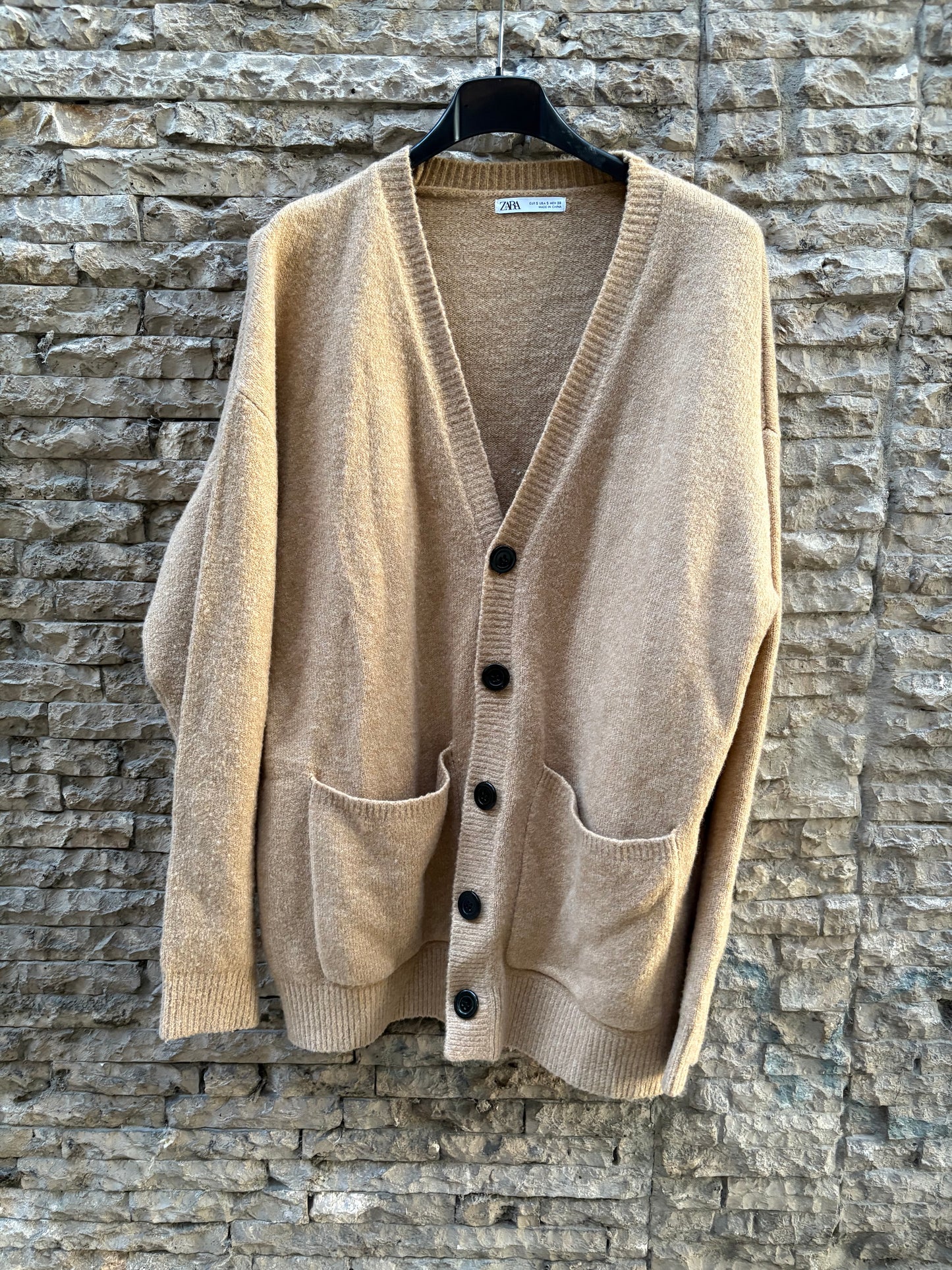 ZARA. Cárdigan camel botones