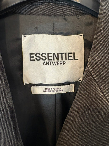 ESSENTIEL ANTWERP. Blazer azul denim