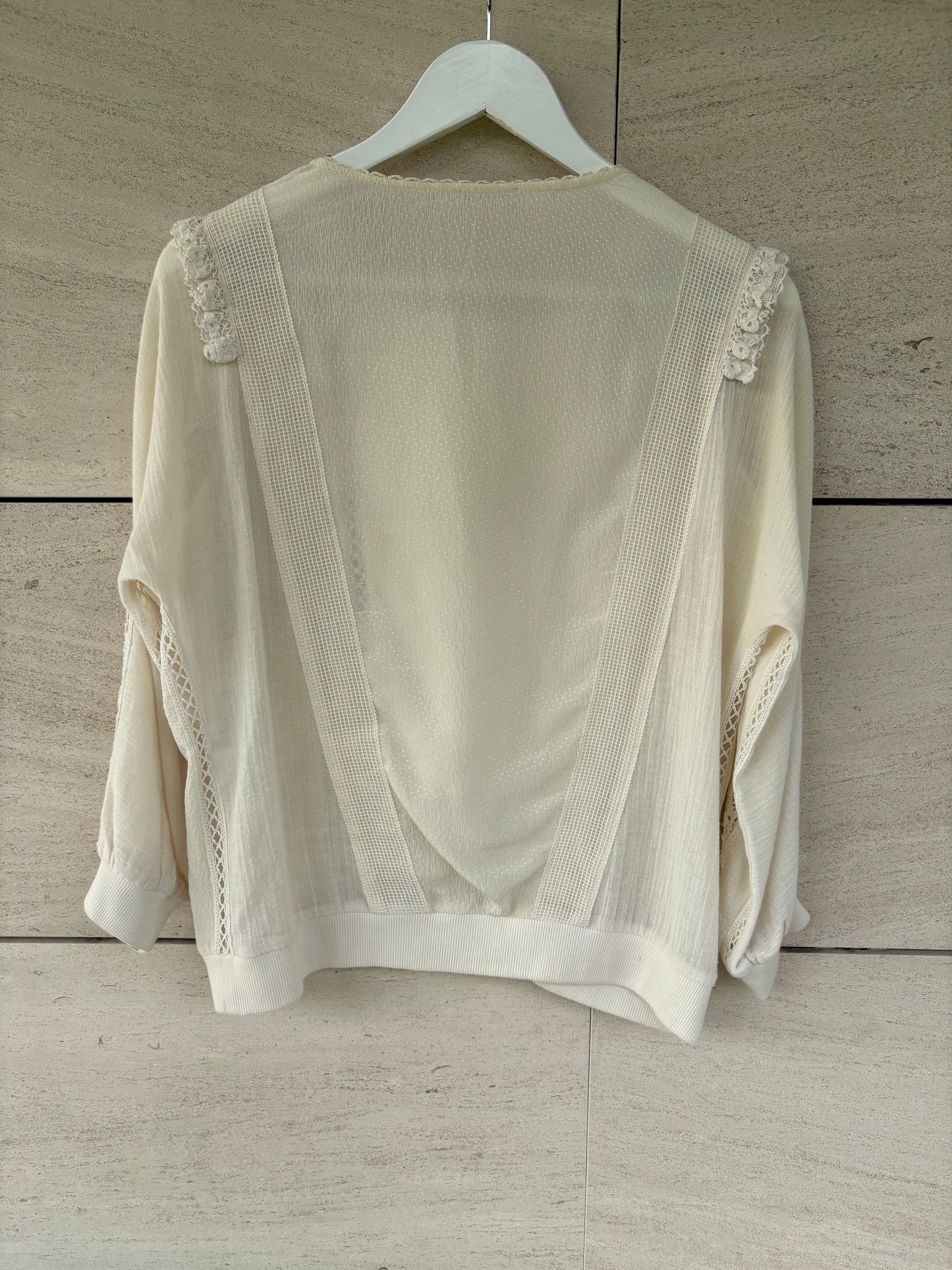 MASSCOB. Top manga larga detalles troquelados. T M