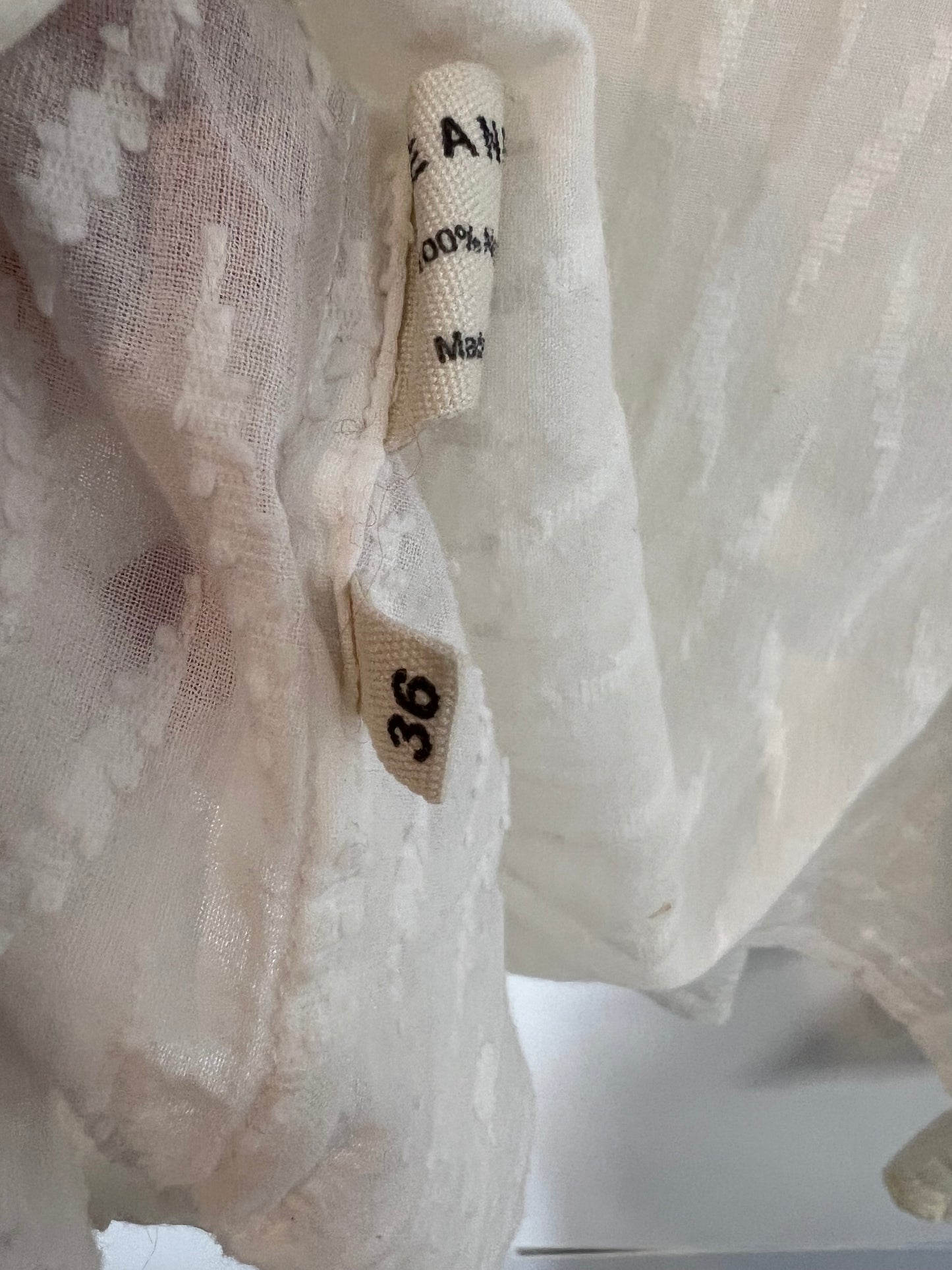 LÉANE STUDIO. White blouse with embroidered details. TS