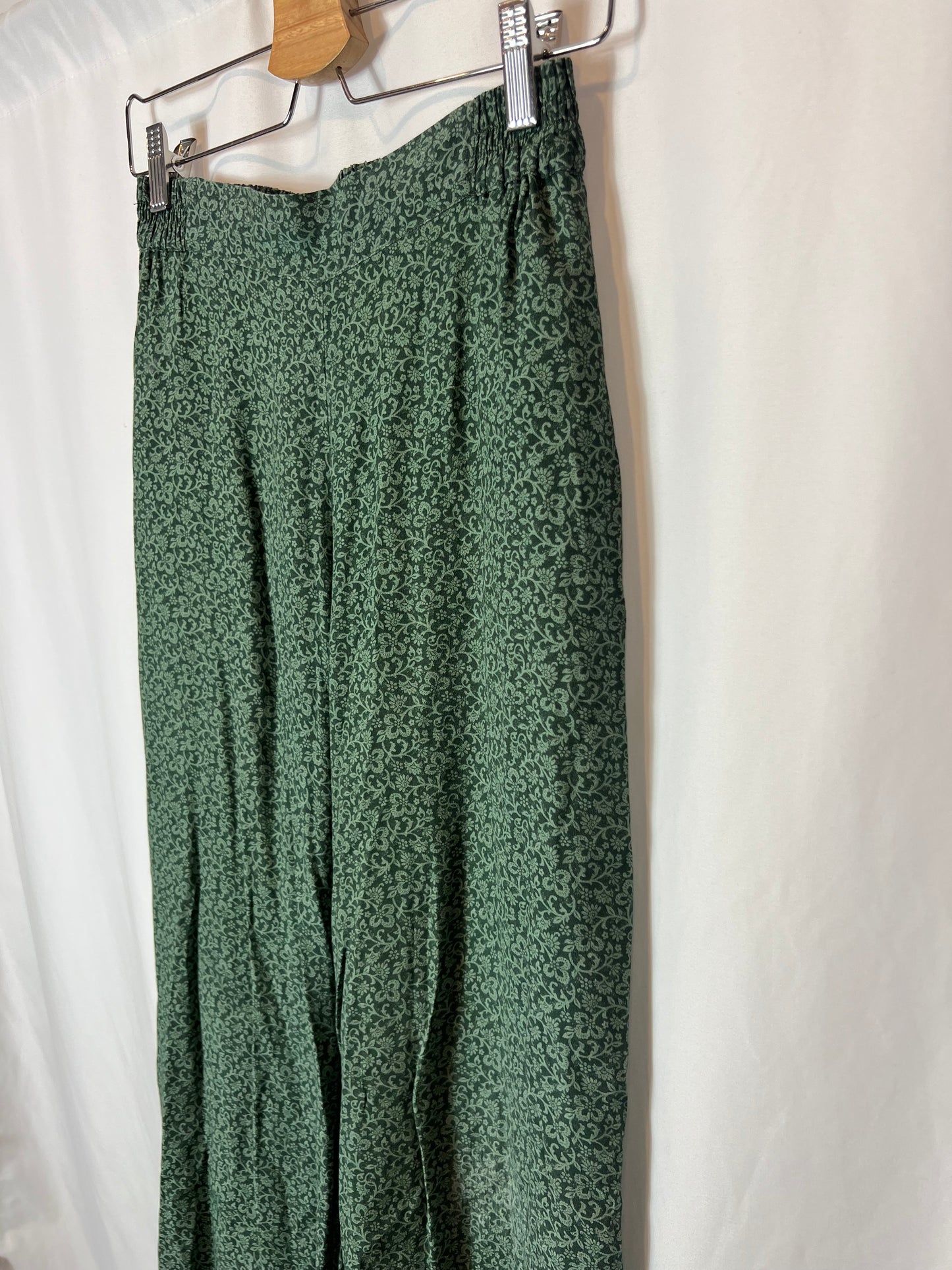 MI&amp;CO BARCELONA. Flowy green printed trousers. TS