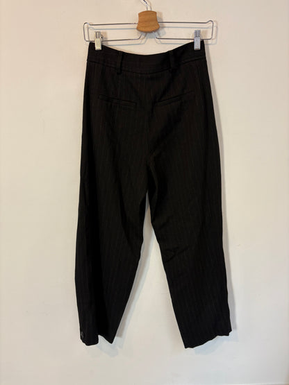 ZARA. Pantalón textura negro rayas