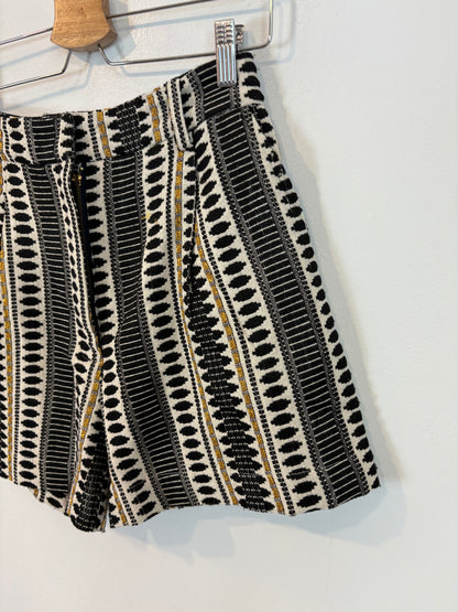 OTRAS. Conjunto bomber y bermuda textura. T S