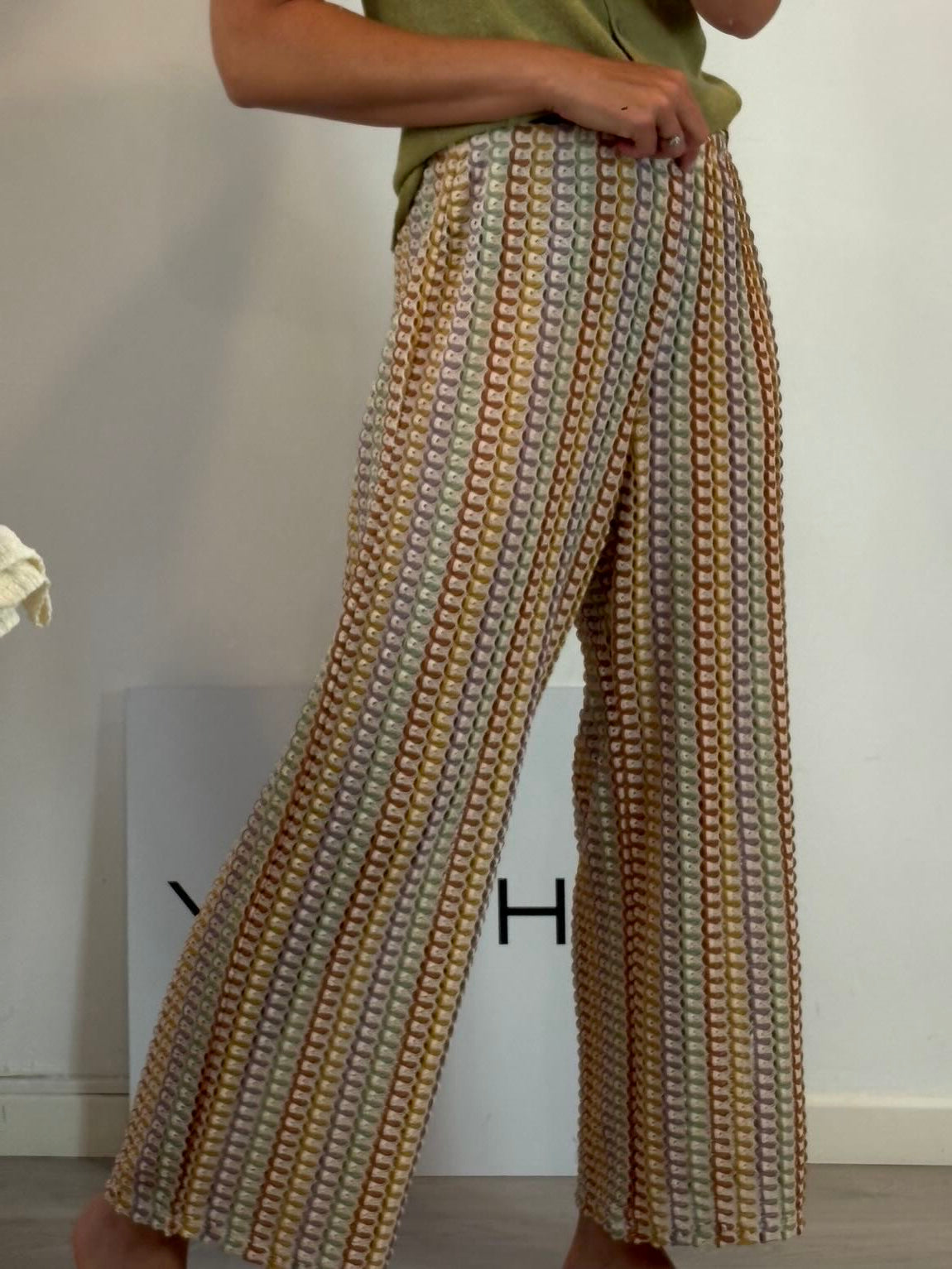 H&M. Pantalón punto colores