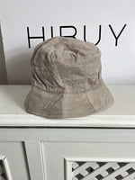 H&M. Bucket beige oscuro T 6-12  meses