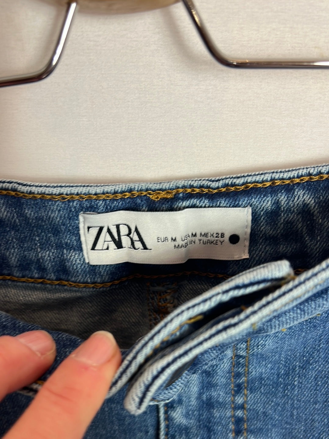 ZARA. Falda denim midi . T M