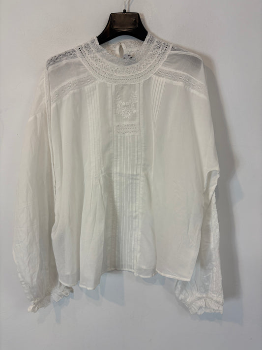 MANGO. Blusa blanca encaje. T M
