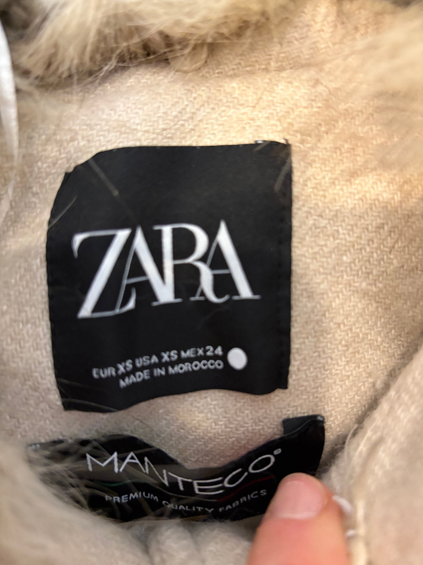 ZARA. Chaqueta lana cuello pelo