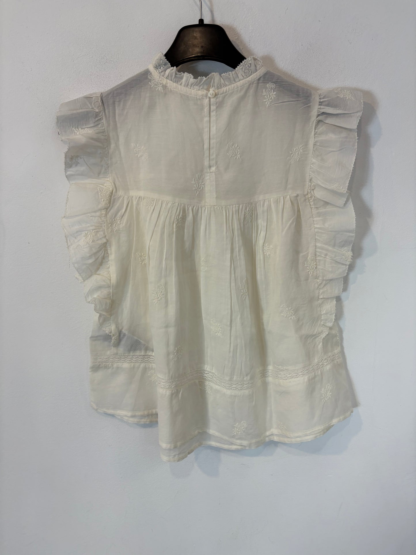 LEVI´S. Blusa blanca bordados